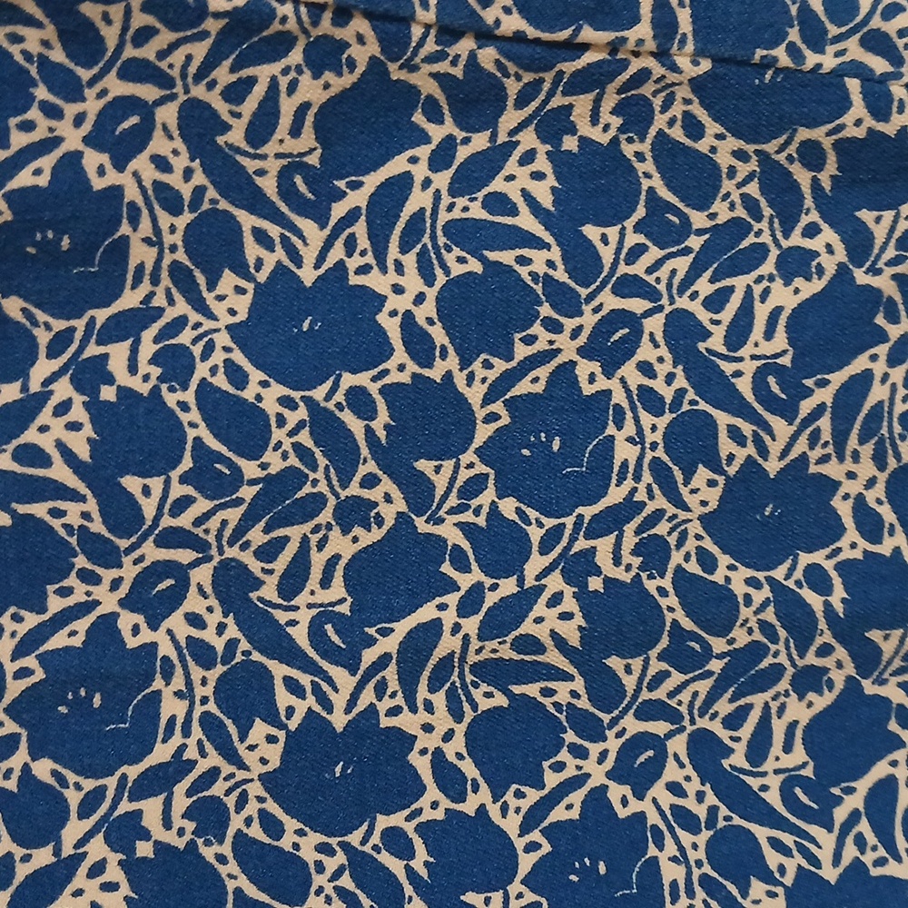 Old Navy Blue Floral Chino Bermuda Shorts - Women’s Size 2 Regular - Picture 4 of 12